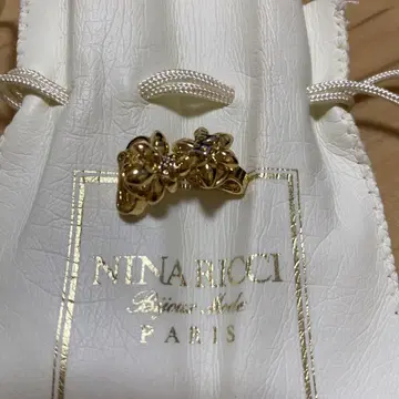 NINA RICCI 플라워 모티브 귀찌
