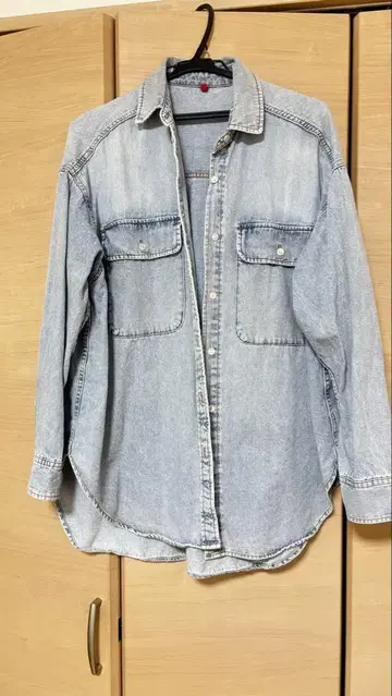 리브드 로와 오버 사이즈 데님 셔츠