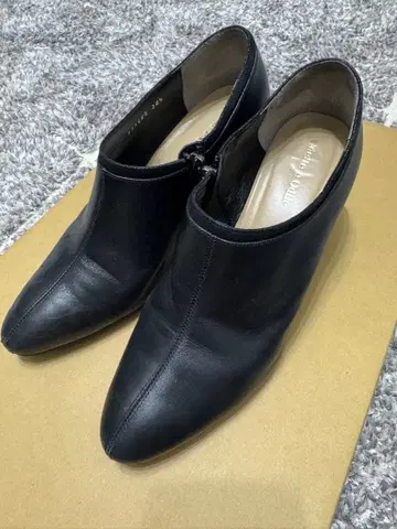 오데뜨 앤 오딜 부티 블랙 24.5
