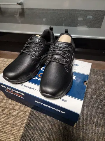 미사용품 27.5cm SKECHERS 스케쳐스 스니커즈 블랙