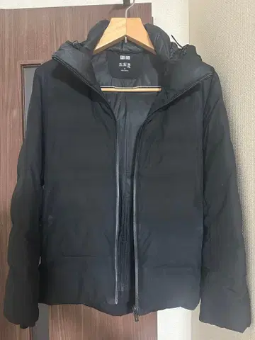 UNIQLO 블랙 심리스 다운 자켓 M