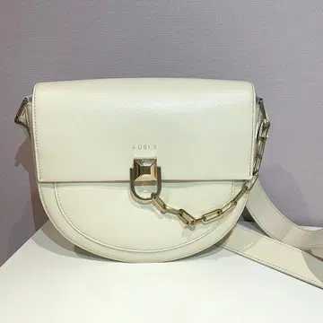 FURLA 화이트 숄더백 반달형 미스미미