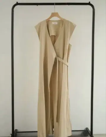 Eaphi belt layered one piece beige