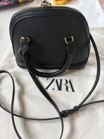 ZARA 블랙 미니 숄더백