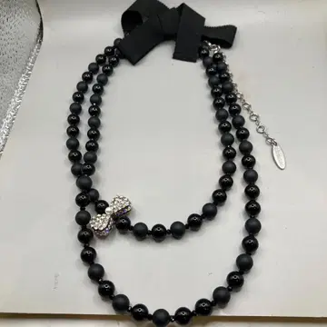 TOBE CHIC 블랙 비즈 리본 모티브 목걸이