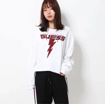 GUESS 화이트 트레이닝복 미니 기장