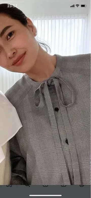 오거 그레이 체크 무늬 리본 포함 긴팔 셔츠