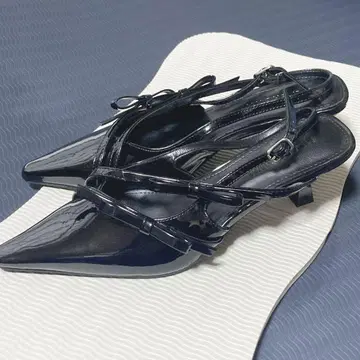 릴리 브라운 리본 펌프스 블랙