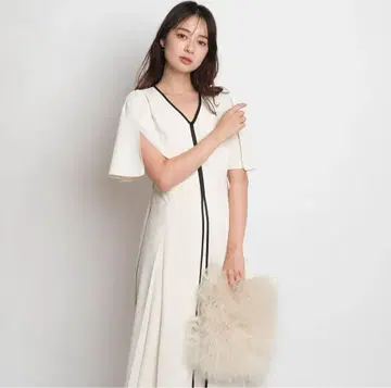[ 새상품 ] Mystrada 배색 파이핑 플레어 원피스