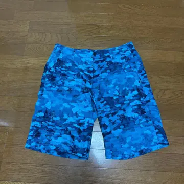 언더아머 블루 계열 카모 패턴 숏팬츠