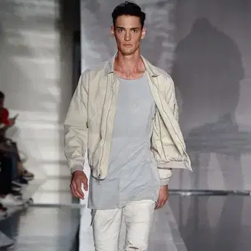 JOHN ELLIOTT 존 에리오트 베이지 봄버 자켓