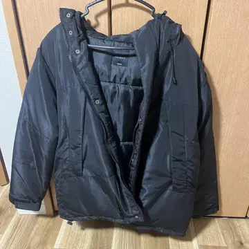 블랙 다운 자켓 후드 부착