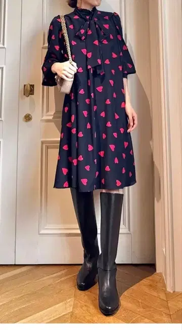 [ LOULOU WILLOUGHBY ] 데신 하트 프린트 플래퍼 원피스