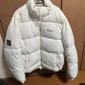 RVCA 화이트 다운 자켓 새상품급입니다!!
