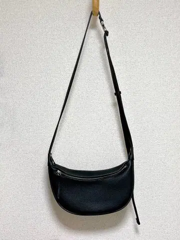 하프문 숄더백