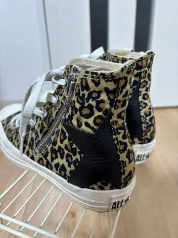 컨버스 하이컷 신발 2019년 모델 레오파드 무늬