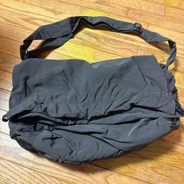 UNIQLO 블랙 숄더백