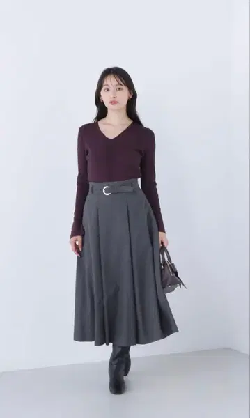[새상품급] 내추럴 뷰티 베이직 메탈 버클 플레어 스커트 PS