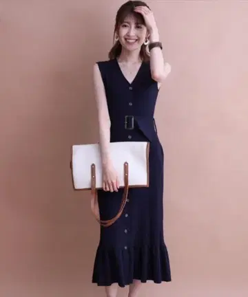 새상품급 아푸와이저 리셰 프렌치 슬리브 머메이드 리브 니트 원피스