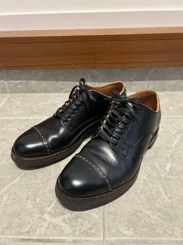 Makers work out blucher