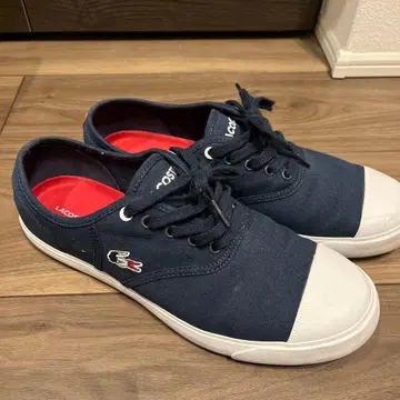 LACOSTE 네이비 스니커즈