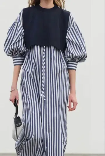 HYKE 하이크 다크 네이비 니트 베스트 크롭 숏 기장