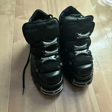 NEW ROCK 블랙 부츠