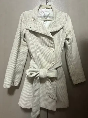 LIZ LISA 벨트 포함 화이트 롱 코트 리본