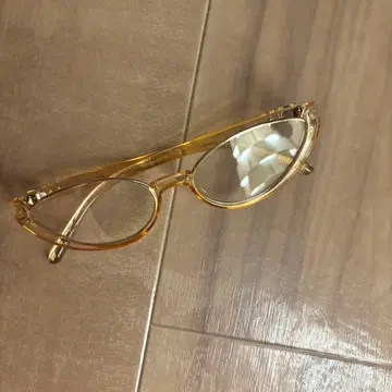 골드 오벌 안경 블랙 케이스 포함 도수 없음
