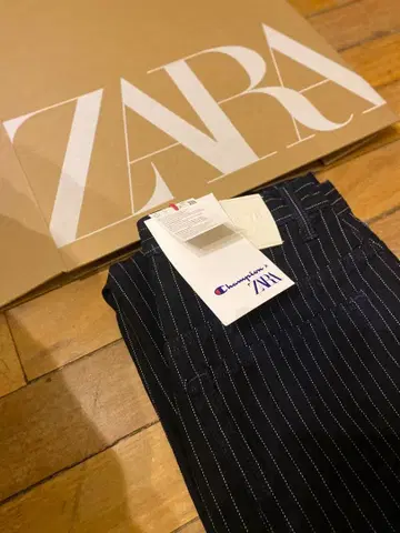 [ ZARA ] 사이즈 36 스트라이프 배기 핏 청바지