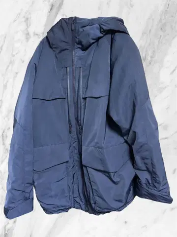 유니클로 화이트 마운티니어링 하이브리드 다운 오버사이즈 파카