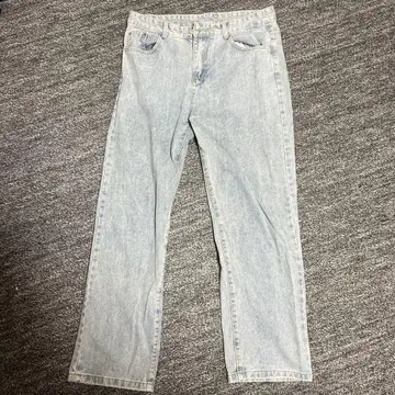 라이트 블루 스트레이트 데님 팬츠