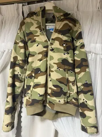 카모 패턴 후드 부착 마운틴 후드티