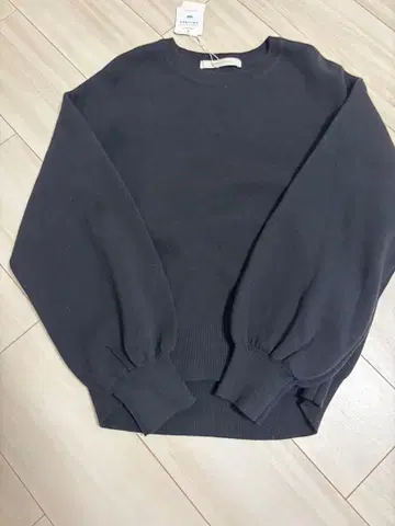새상품 Jena 블랙 벌룬 슬리브 니트