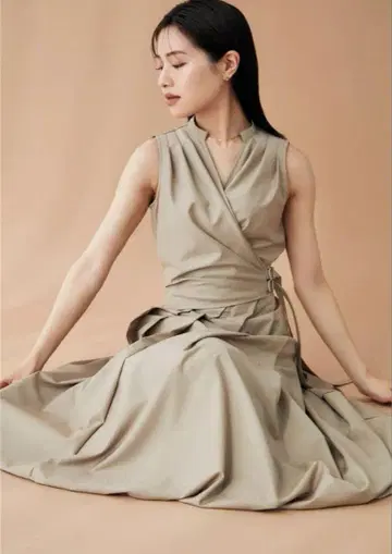 LAUBE BLANC Spiral balloon Dress 베이지