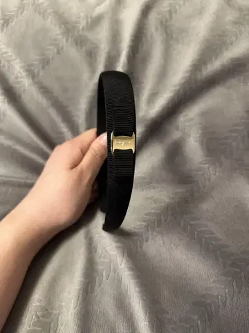 새상품급 Salvatore Ferragamo 페라가모 리본 머리띠 골드