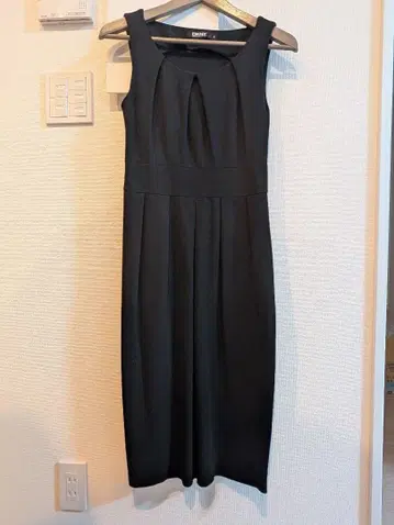 DKNY 블랙 슬리브리스 원피스 4