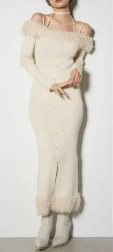 리엔다 페이크 퍼 오프숄더 타이트 니트 원피스