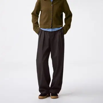 GU 치노 배럴 레그 턱 팬츠 다크 브라운