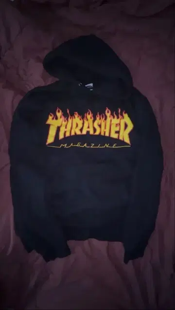 THRASHER 프레임 로고 후드티 블랙