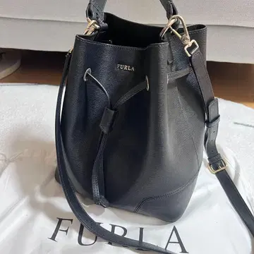 FURLA 버킷백 블랙 파우치 포함