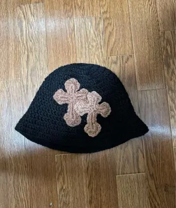 YARN 크로스 모티브 모자 블랙