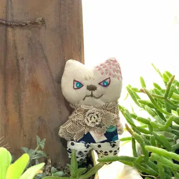 난냔 브로치 D