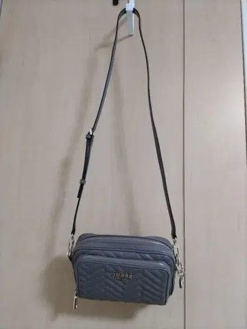 [ GUESS ] 숄더백 그레이지