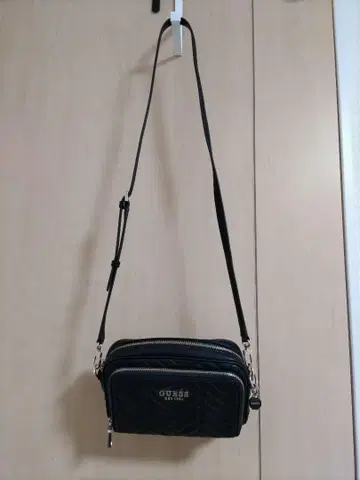 [ GUESS ] 숄더백 블랙
