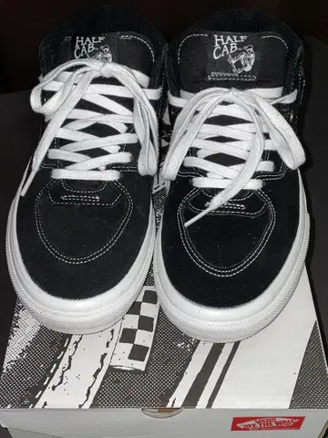 VANS 하프캡 블랙/화이트 스니커즈 사이즈 27.0
