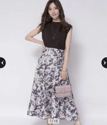 아푸와이저 리셰 롱 플레어 스커트 모노톤 꽃무늬 M