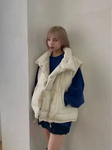 화이트 컬러 다운 베스트 프리 사이즈
