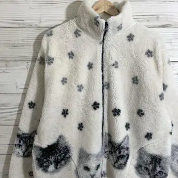 블랙마운틴 애니멀 플리스 자켓 고양이 캣 아노짱 착용