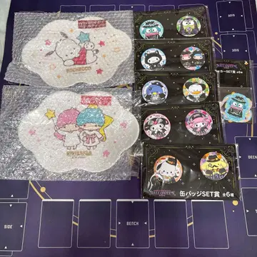 산리오 캐릭터 구름 모양 플레이트 2개와 배지 5개와 스티커 세트